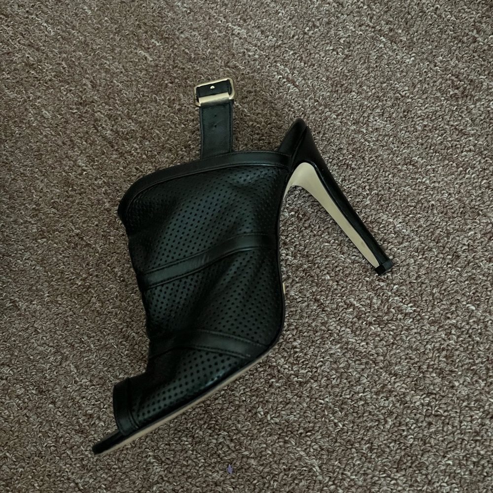 Shoes - Picture 4 of 10